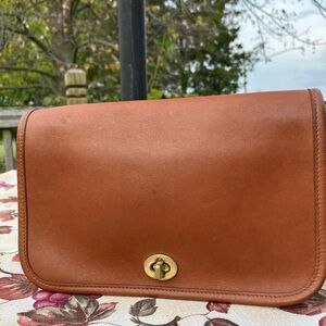 Vintage Coach Pocket Purse 9755 British Tan Leather Crossbody Bag